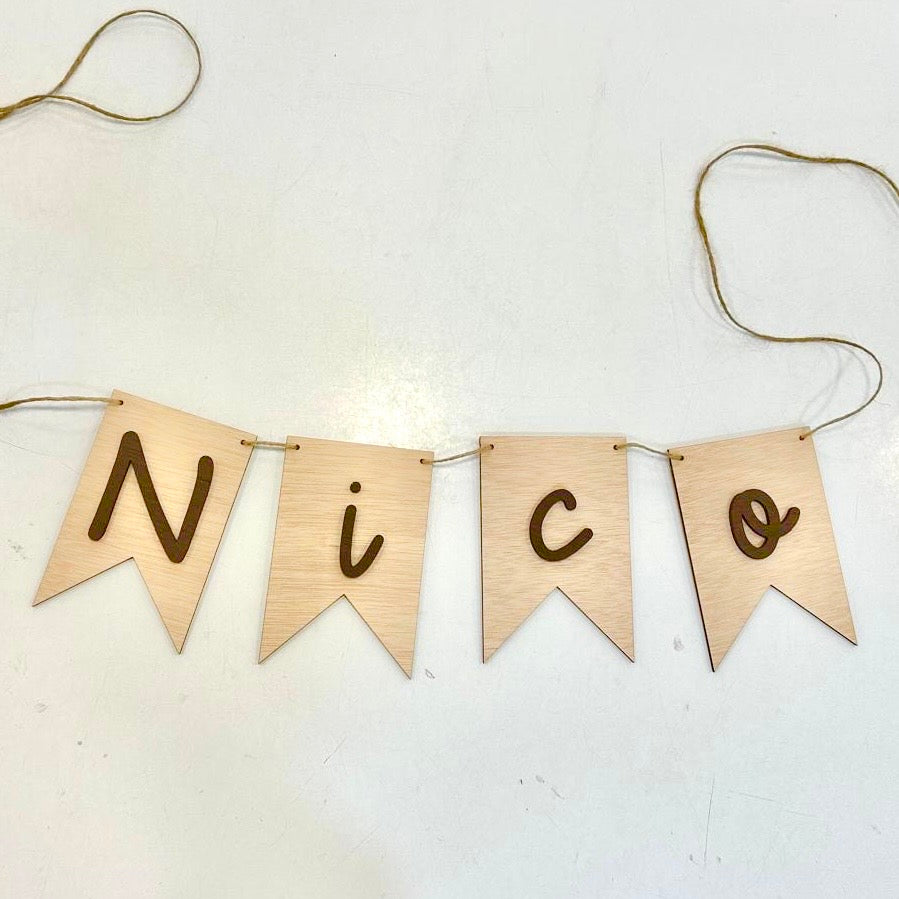 Banderín Personalizado con letras en color