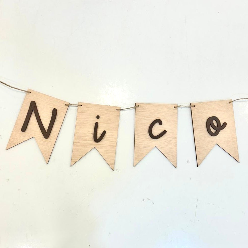 Banderín Personalizado con letras en color