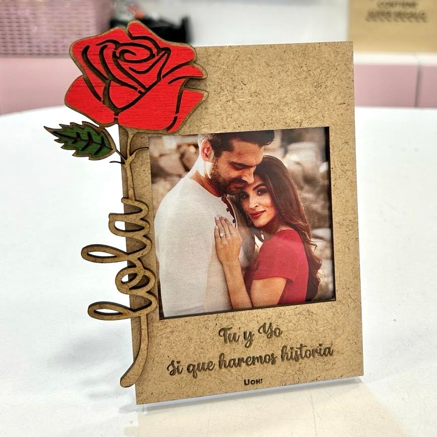 Marco de foto con rosa personalizada